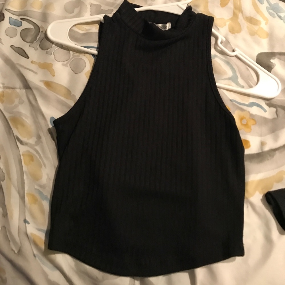 HIGH NECK CROP TOP